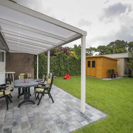 Sint Maartenszee Renovated Family Retreat