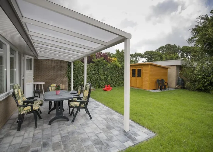 Sint Maartenszee Renovated Family Retreat